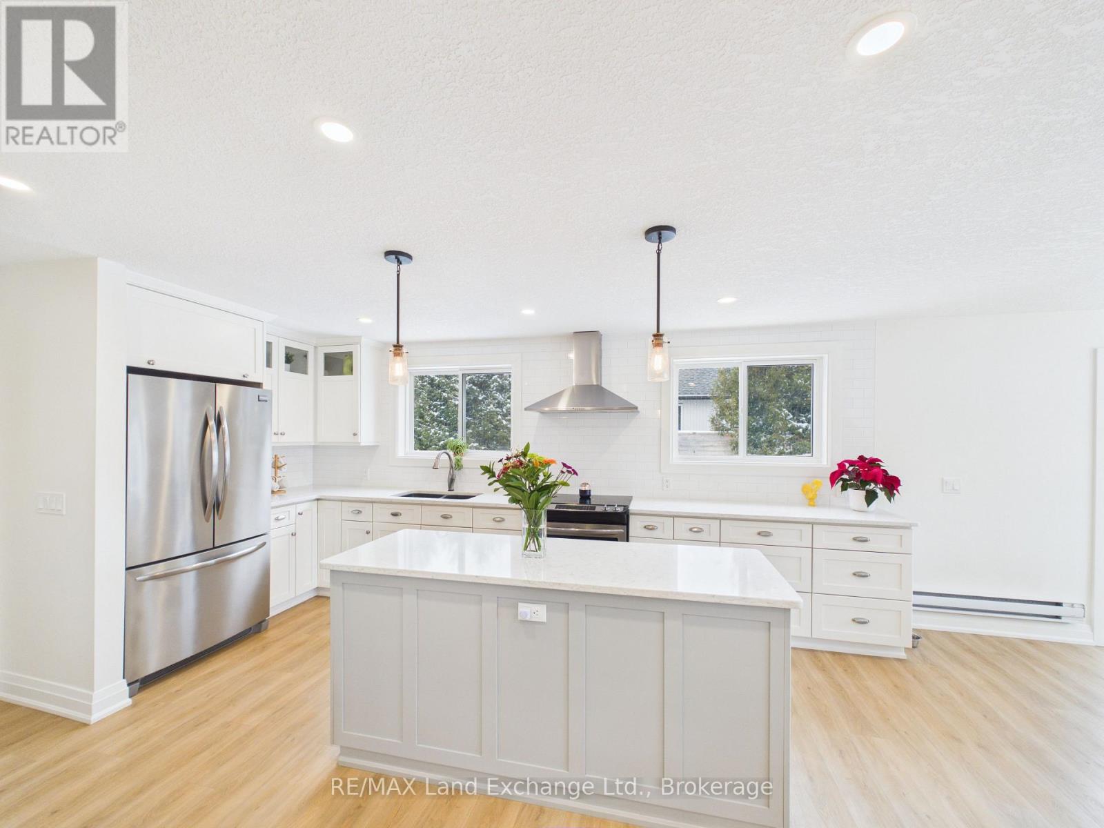 9 Macgregor Beach Road, Kincardine, Ontario N2Z 1J6 - Photo 8 - X12822720