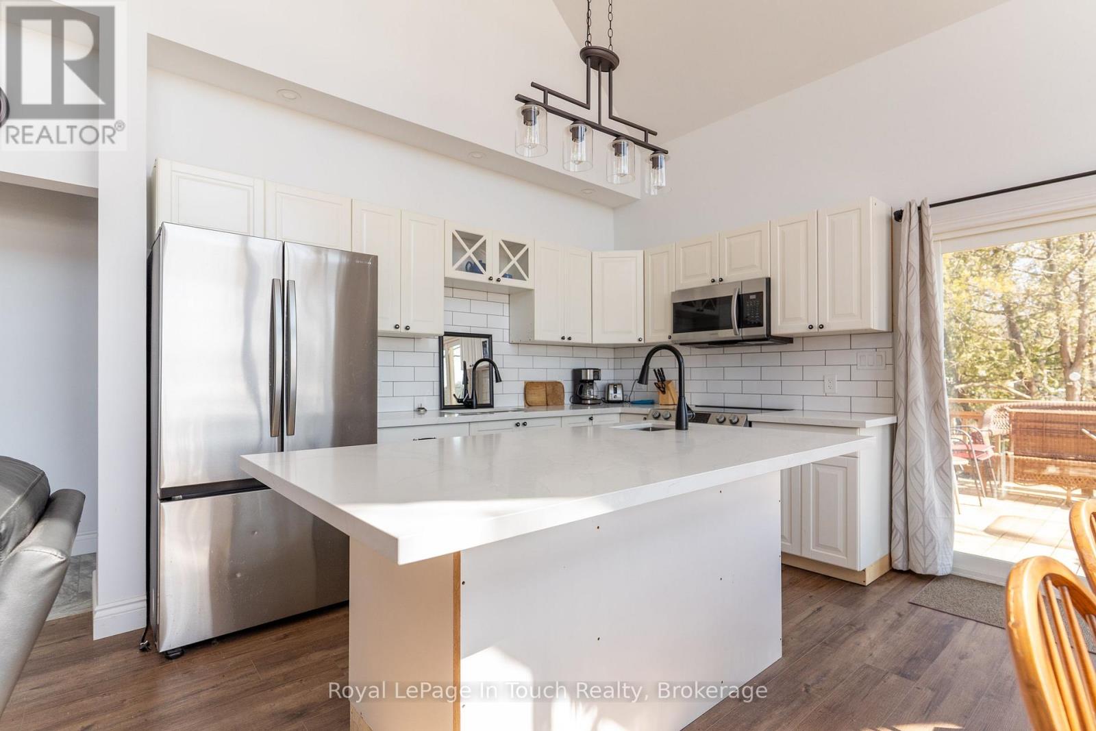 26 Macey Bay Road, Georgian Bay, Ontario L0K 1S0 - Photo 14 - X12822758