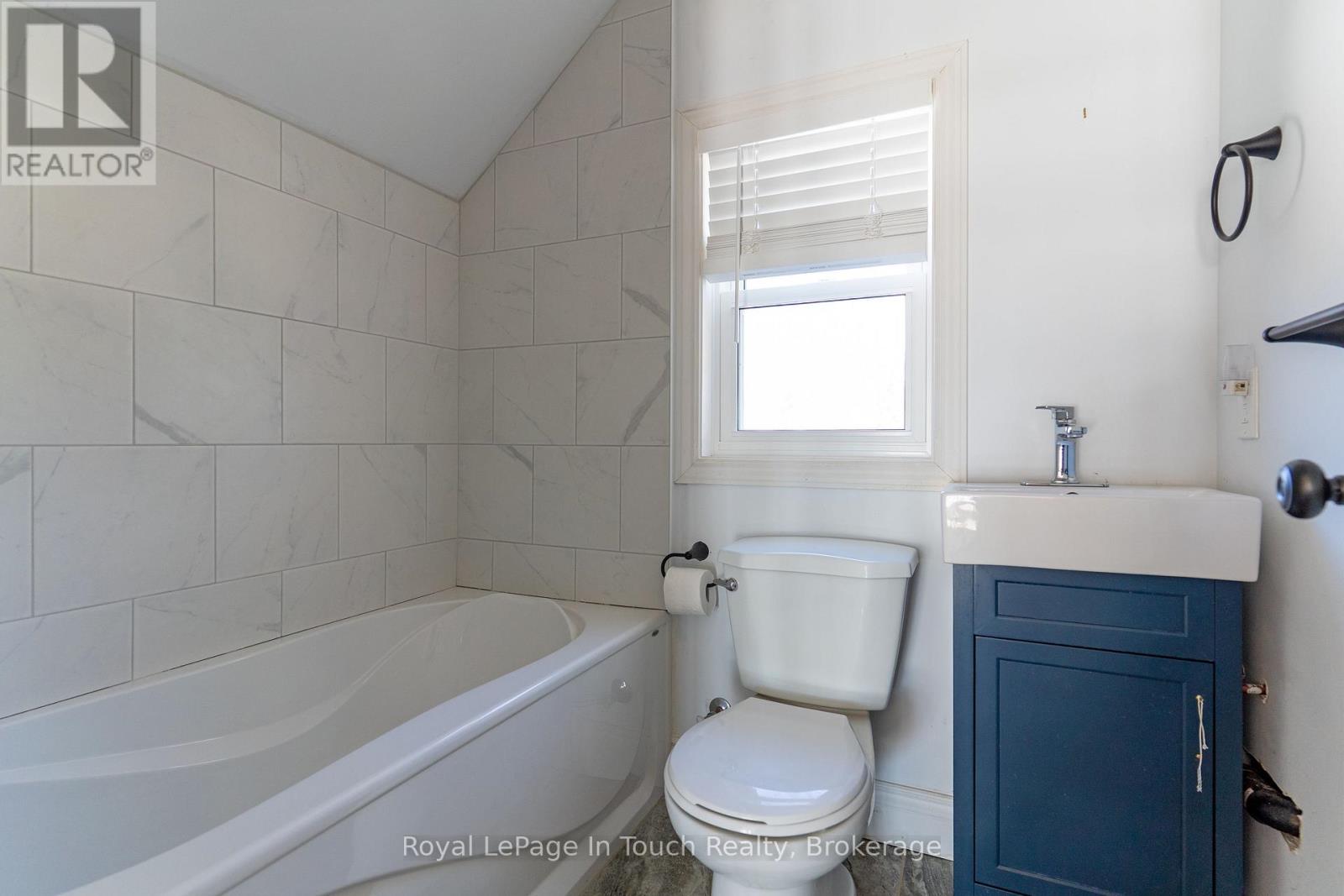 26 Macey Bay Road, Georgian Bay, Ontario L0K 1S0 - Photo 21 - X12822758