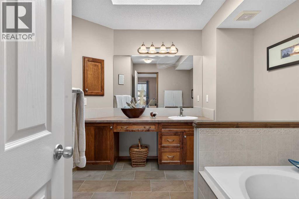 57 Pantego Hill Nw, Calgary, Alberta  T3K 0B7 - Photo 26 - A2284912