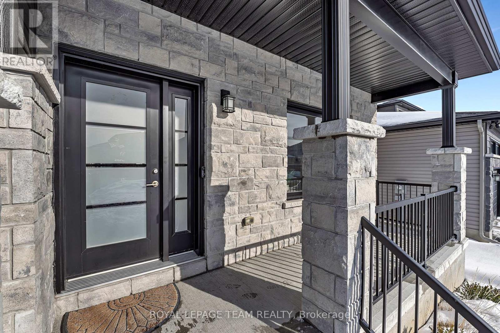 340 Moonlight Drive, Russell, Ontario  K4R 0L1 - Photo 3 - X12822542