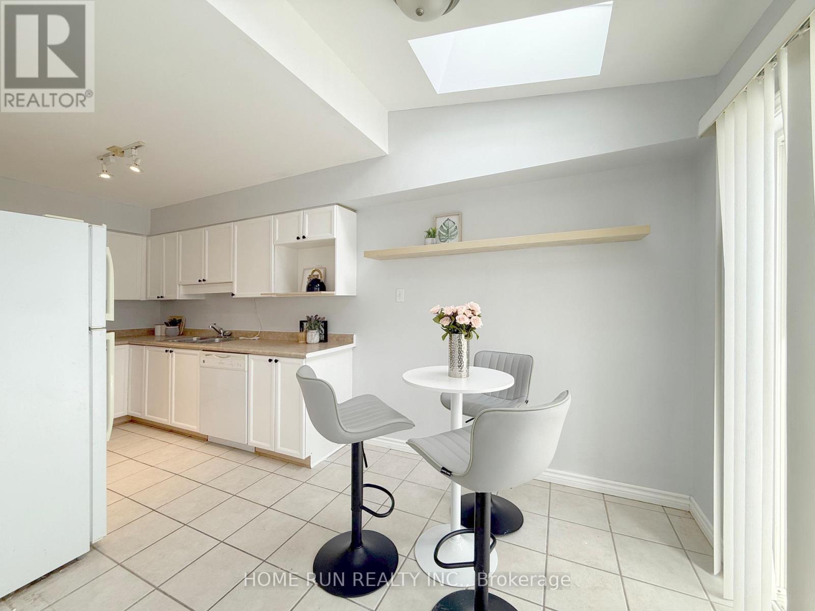 95 Hemlo Crescent, Ottawa, Ontario  K2T 1E1 - Photo 12 - X12822628