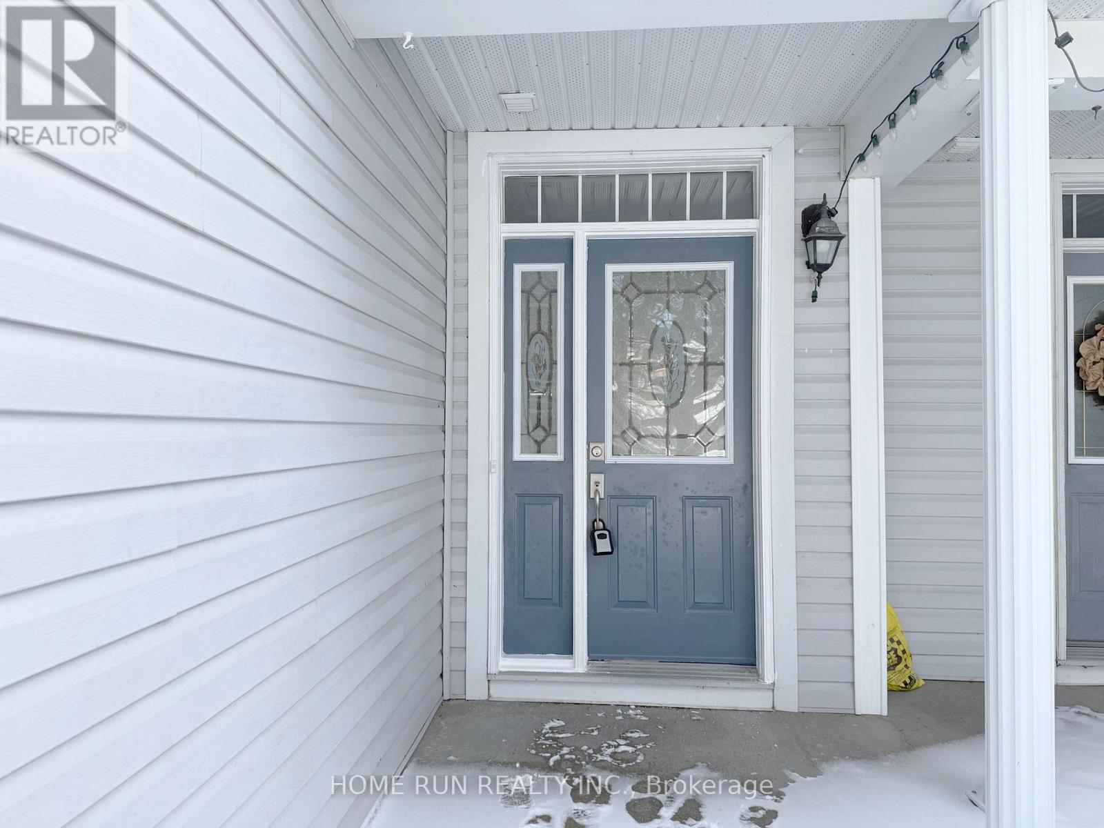 95 Hemlo Crescent, Ottawa, Ontario  K2T 1E1 - Photo 2 - X12822628
