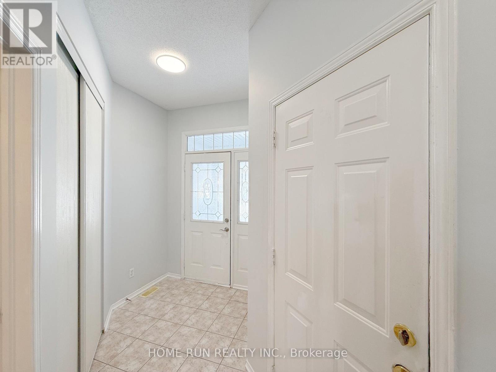 95 Hemlo Crescent, Ottawa, Ontario  K2T 1E1 - Photo 3 - X12822628