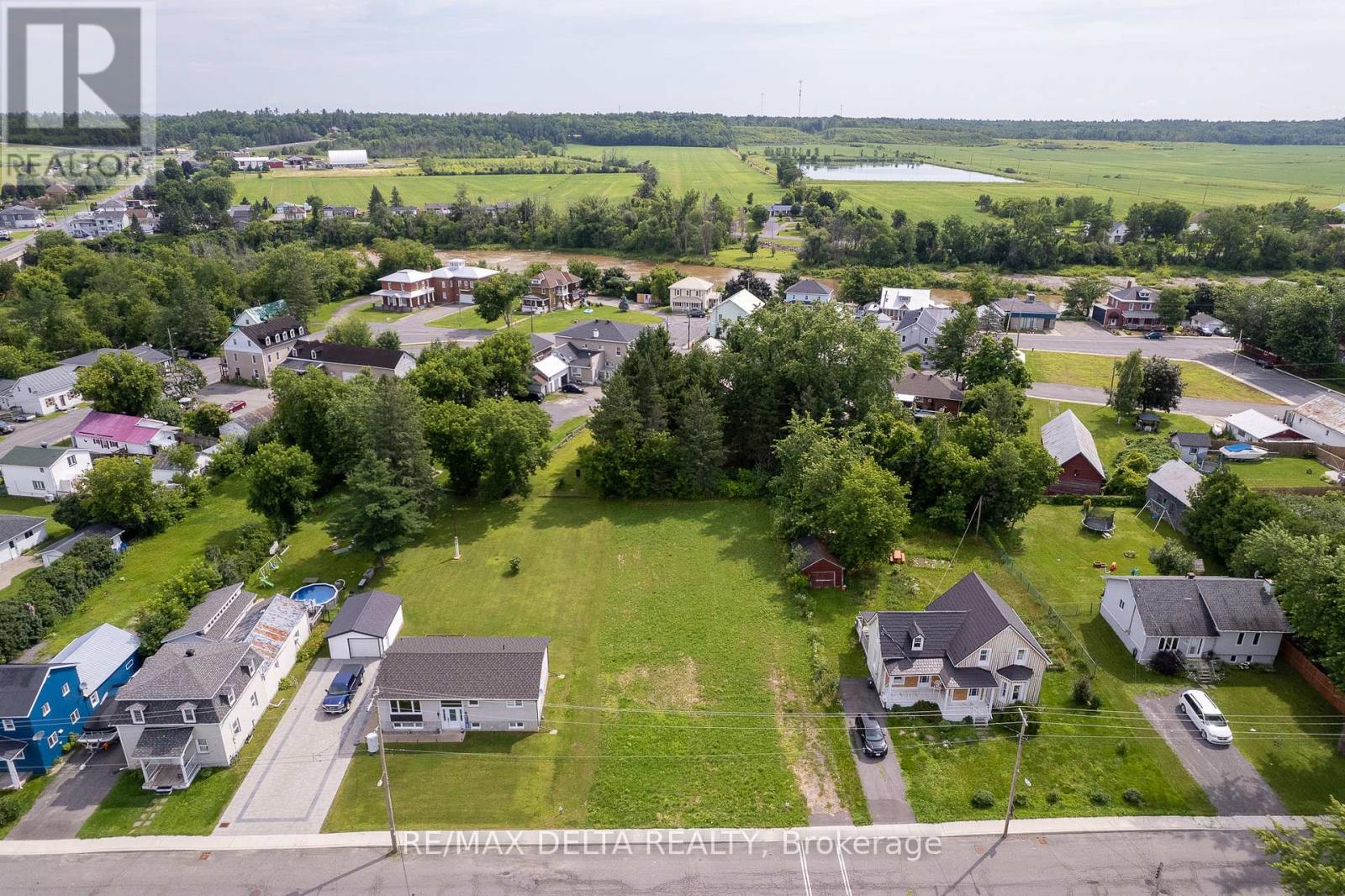 265 Main Street, Alfred And Plantagenet, Ontario K0A 1L0 - Photo 2 - X12822806