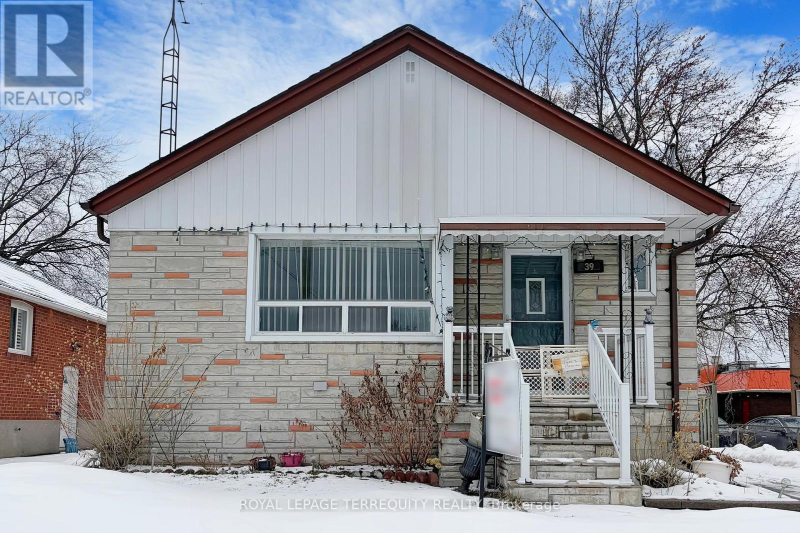 39 Coules Court, Toronto, Ontario  M8W 2N8 - Photo 2 - W12817384