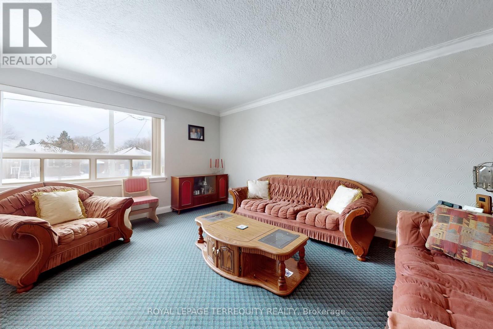 39 Coules Court, Toronto, Ontario  M8W 2N8 - Photo 3 - W12817384