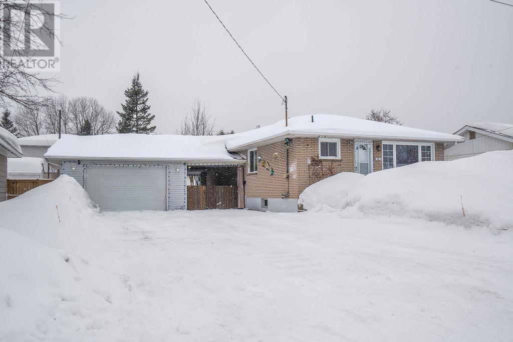 263 Rowell Ave, Sault Ste. Marie, Ontario  P6C 5K7 - Photo 2 - SM260359