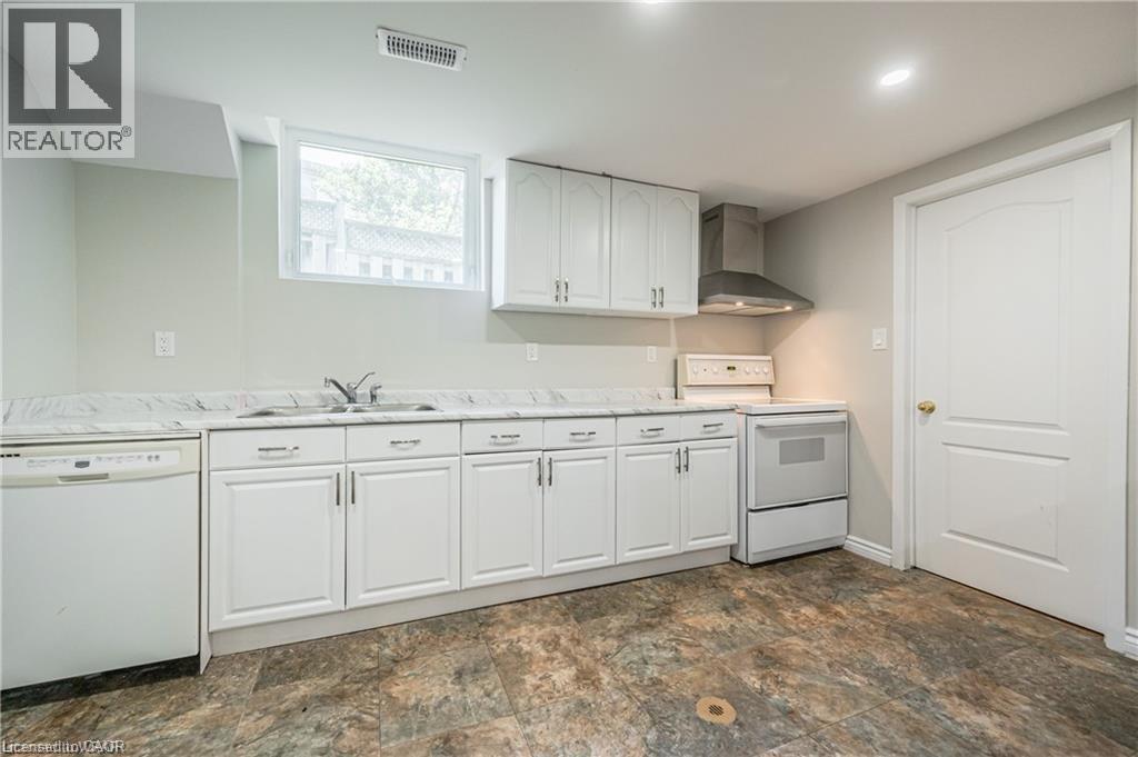 328 Breezewood Crescent Unit# B, Waterloo, Ontario  N2L 5K5 - Photo 2 - 40807021