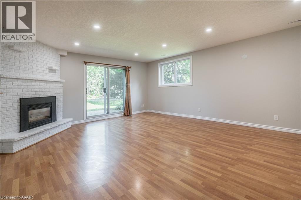 328 Breezewood Crescent Unit# B, Waterloo, Ontario  N2L 5K5 - Photo 4 - 40807021