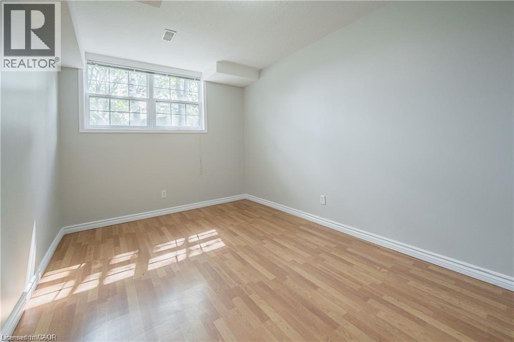 328 Breezewood Crescent Unit# B, Waterloo, Ontario  N2L 5K5 - Photo 7 - 40807021