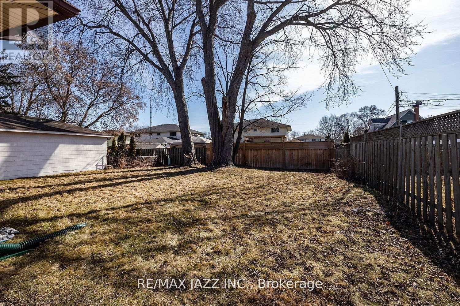 611 Athol Street E, Oshawa (Donevan), Ontario  L1H 1M2 - Photo 11 - E12822788