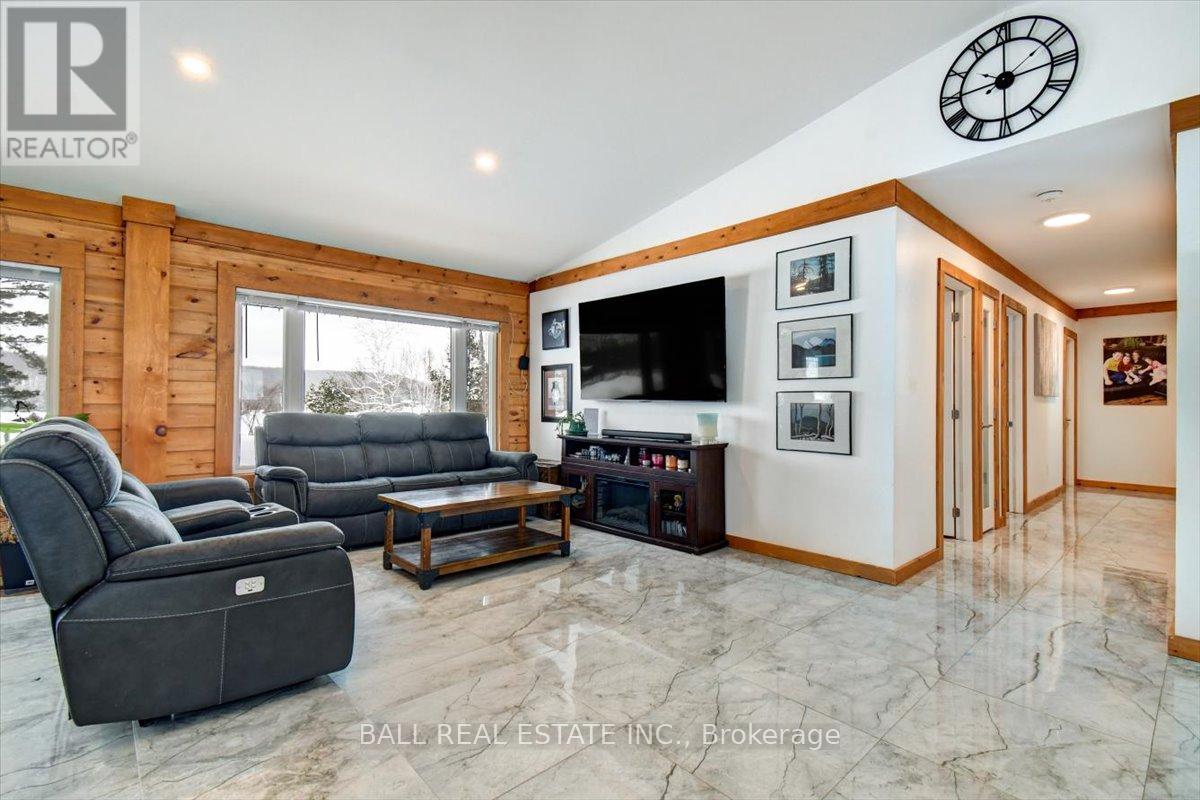 250 Lakeview Road, Bancroft, Ontario  K0L 1C0 - Photo 8 - X12822618