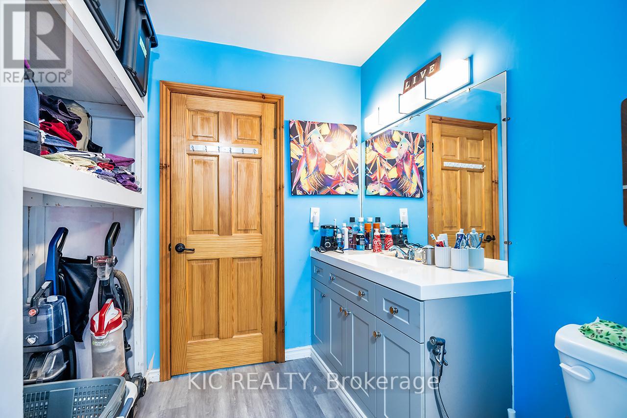 14202 Highway 118 Highway E, Dysart Et Al, Ontario  K0M 1S0 - Photo 15 - X12822620