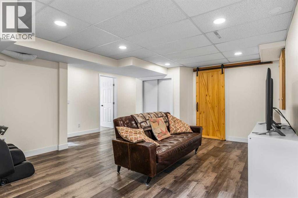 230 Frederick Avenue W, Standard, Alberta  T0J 3G0 - Photo 25 - A2288586