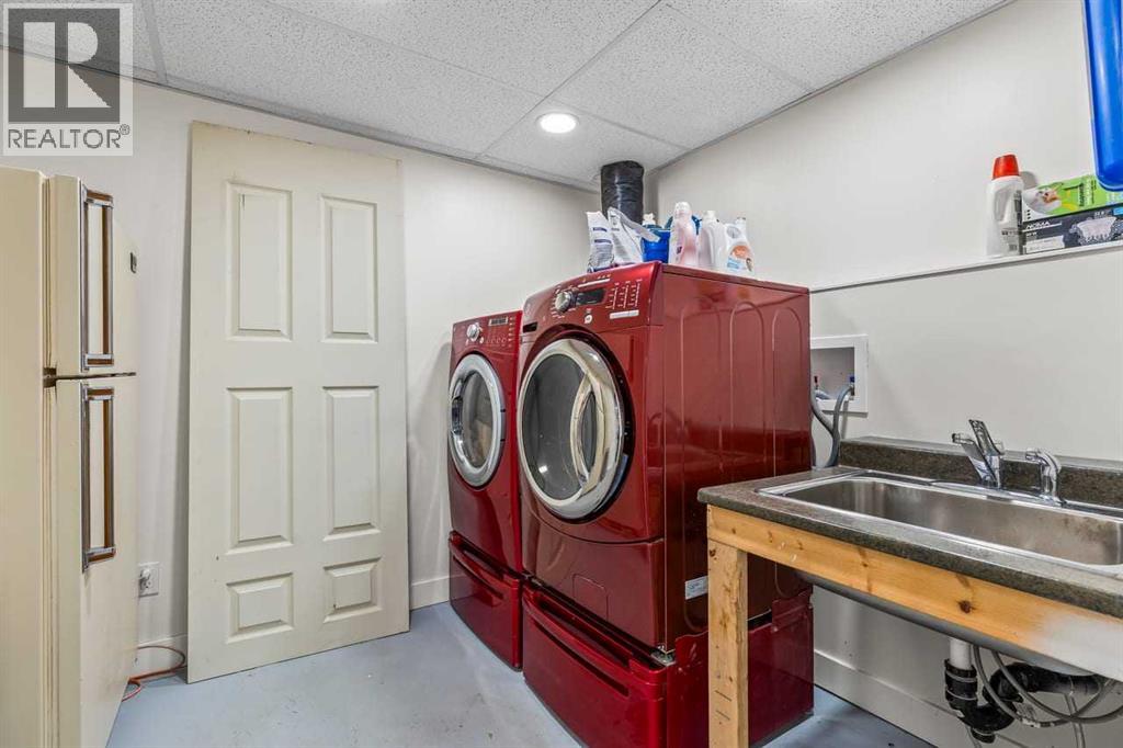 230 Frederick Avenue W, Standard, Alberta  T0J 3G0 - Photo 38 - A2288586