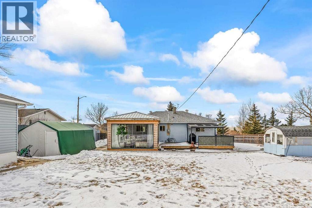 230 Frederick Avenue W, Standard, Alberta  T0J 3G0 - Photo 47 - A2288586