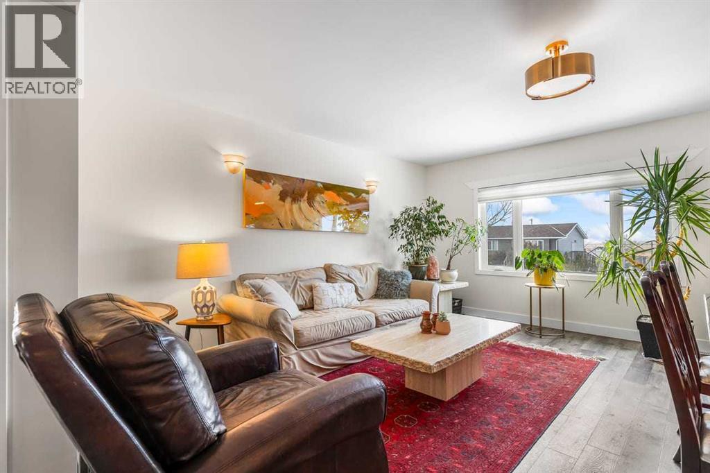 230 Frederick Avenue W, Standard, Alberta  T0J 3G0 - Photo 3 - A2288586