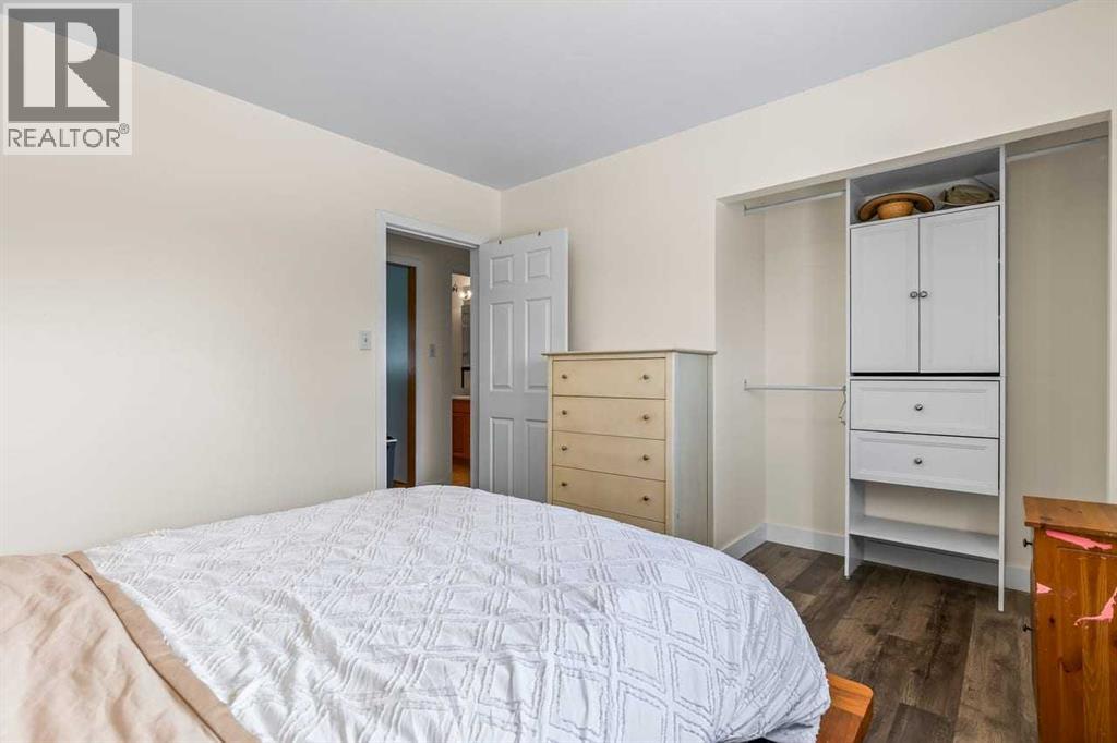 230 Frederick Avenue W, Standard, Alberta  T0J 3G0 - Photo 20 - A2288586