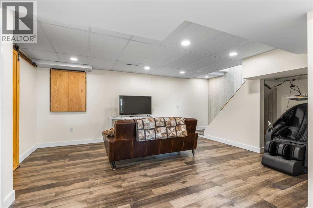 230 Frederick Avenue W, Standard, Alberta  T0J 3G0 - Photo 27 - A2288586