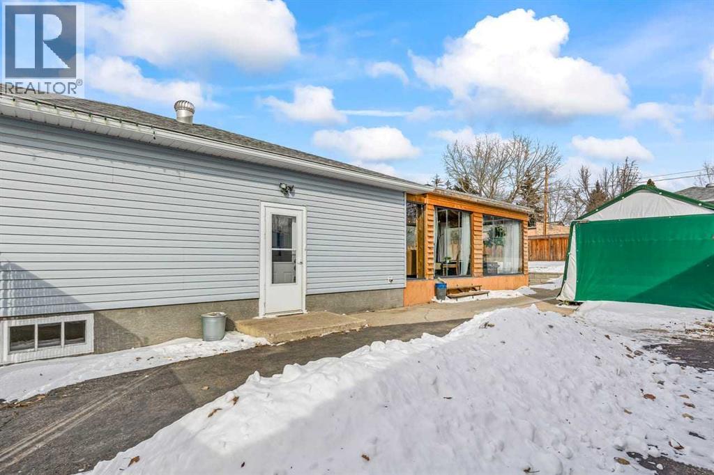 230 Frederick Avenue W, Standard, Alberta  T0J 3G0 - Photo 50 - A2288586