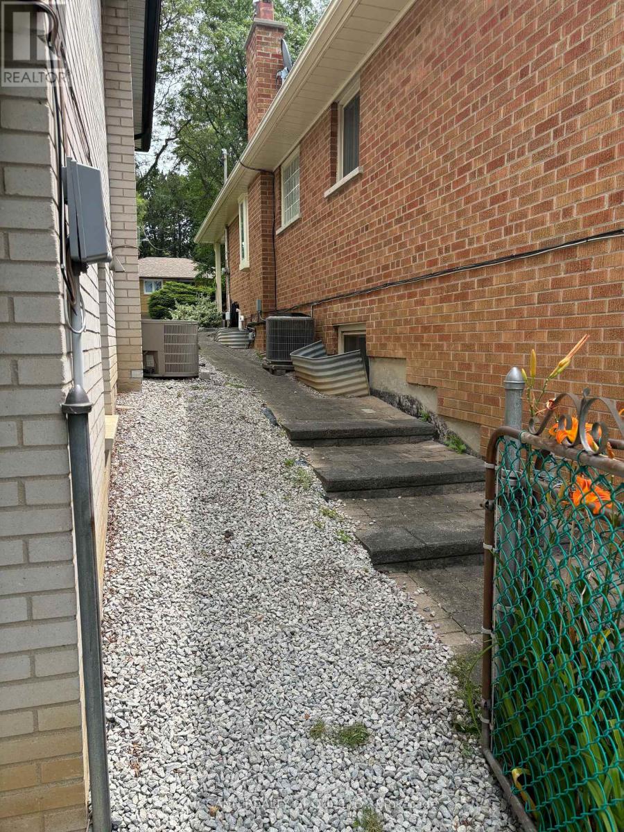 65 Bellbury Crescent, Toronto (Don Valley Village), Ontario  M2J 2J9 - Photo 8 - C12822560