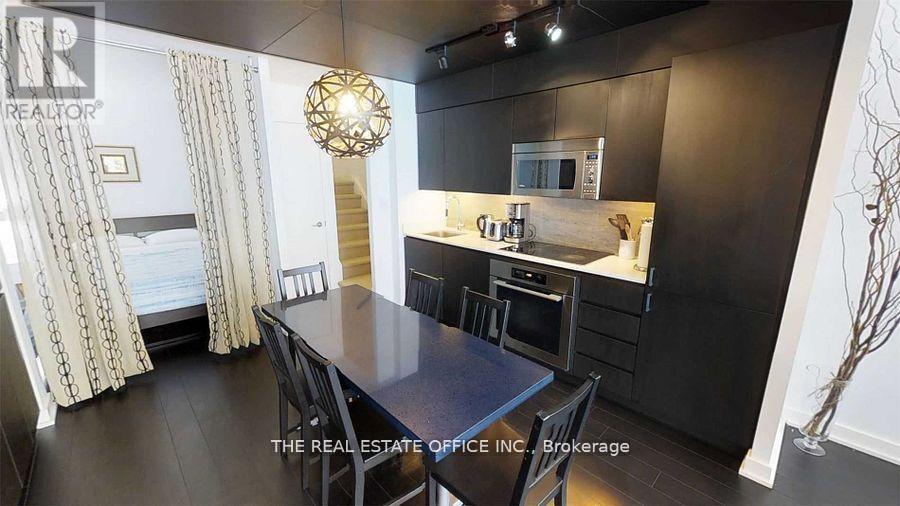 G21 - 16 Capreol Court, Toronto, Ontario  M5V 4A3 - Photo 11 - C12822770