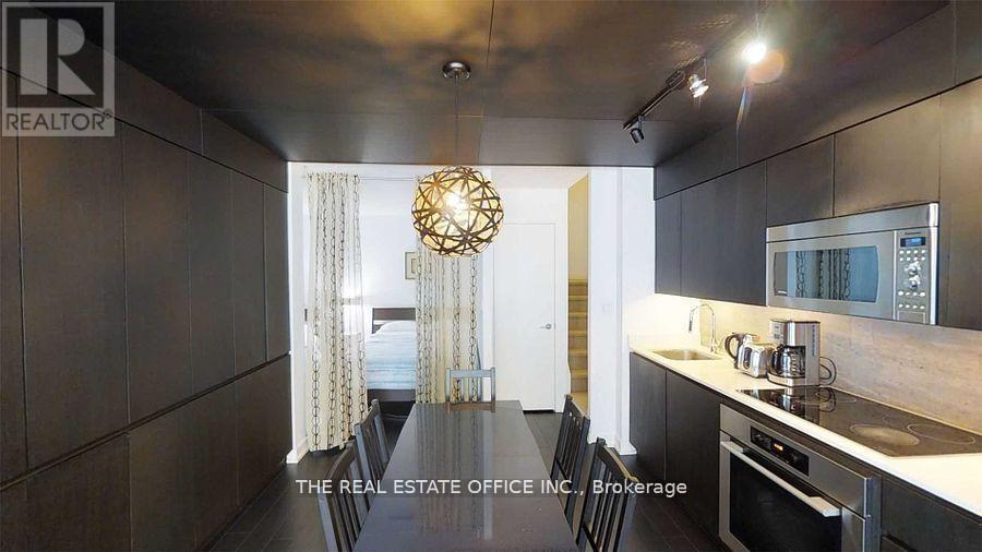 G21 - 16 Capreol Court, Toronto, Ontario  M5V 4A3 - Photo 12 - C12822770