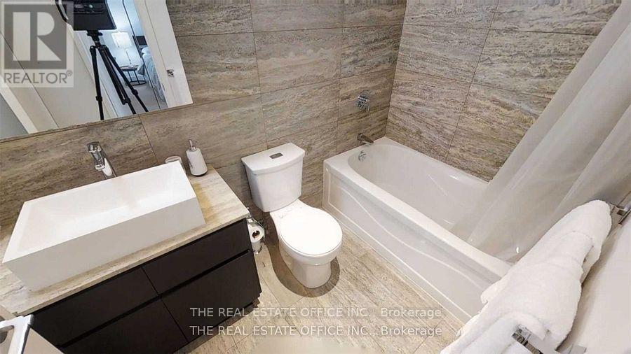 G21 - 16 Capreol Court, Toronto, Ontario  M5V 4A3 - Photo 16 - C12822770