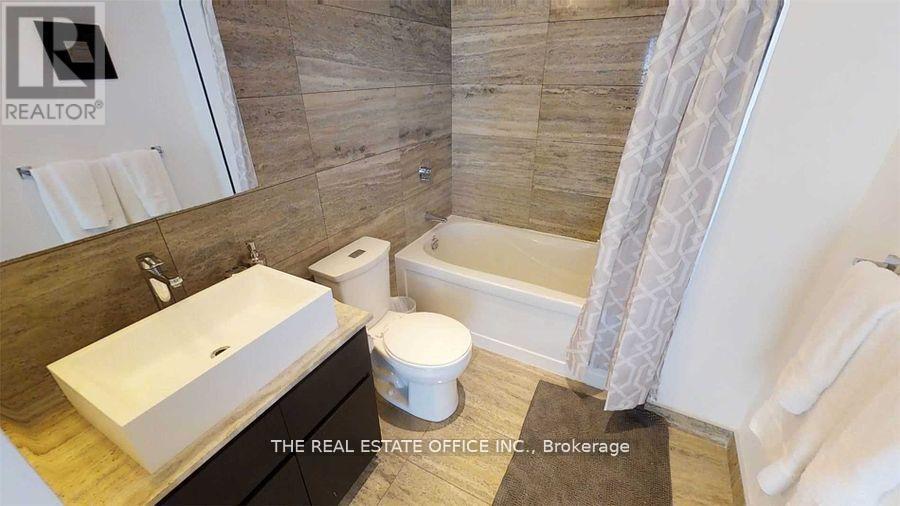 G21 - 16 Capreol Court, Toronto, Ontario  M5V 4A3 - Photo 8 - C12822770