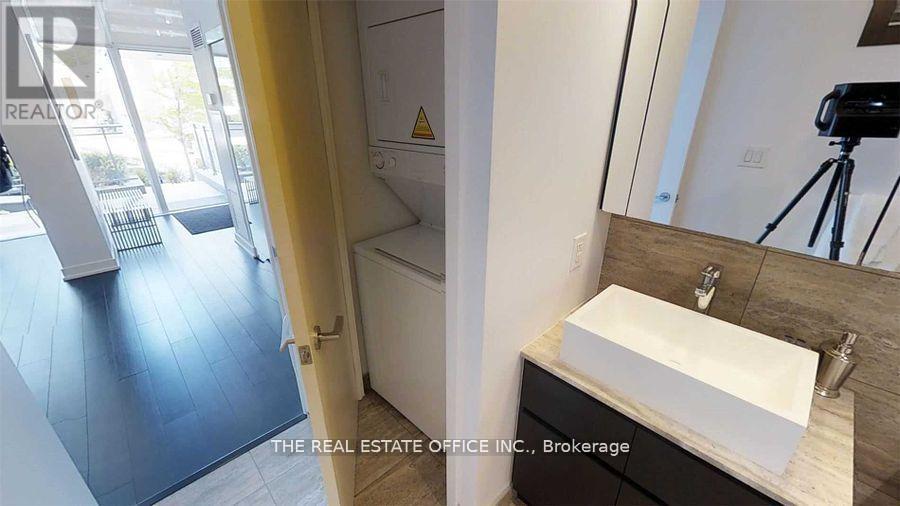 G21 - 16 Capreol Court, Toronto, Ontario  M5V 4A3 - Photo 9 - C12822770
