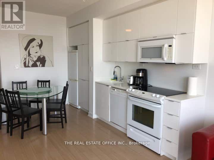 4001 - 21 Iceboat Terrace, Toronto, Ontario  M5V 4A9 - Photo 4 - C12822772