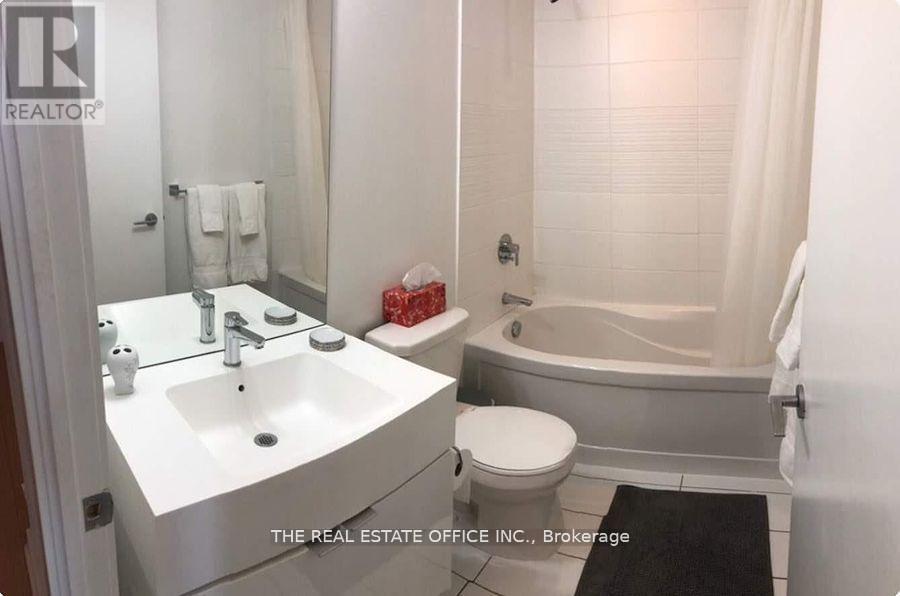 4001 - 21 Iceboat Terrace, Toronto, Ontario  M5V 4A9 - Photo 9 - C12822772