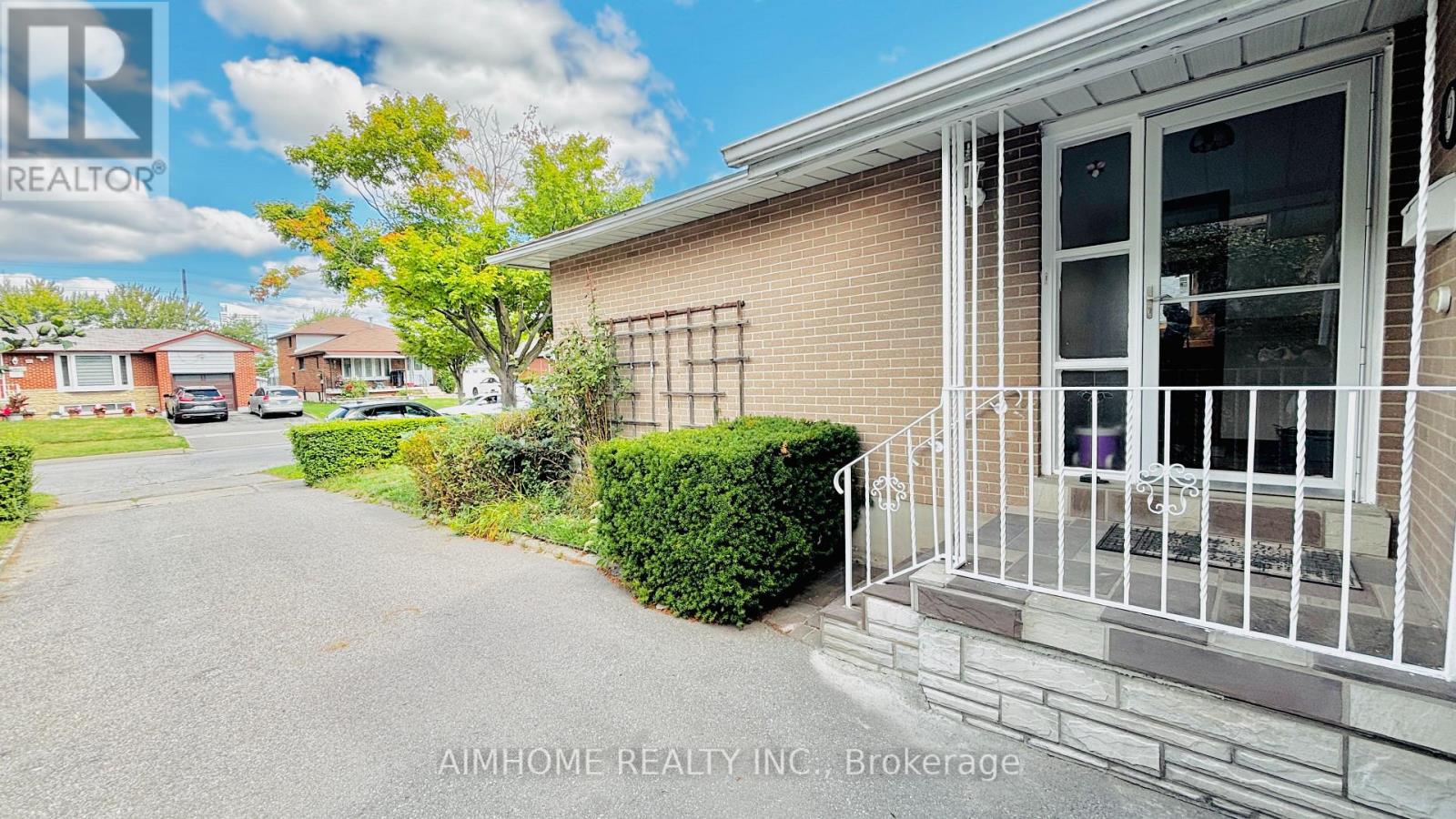 19 Sunderland Crescent, Toronto, Ontario  M1H 2V2 - Photo 5 - E12822548