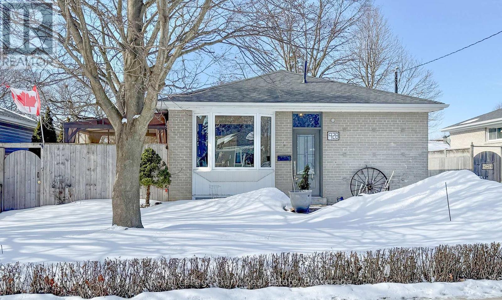 928 CENTRE STREET N, Whitby, Ontario