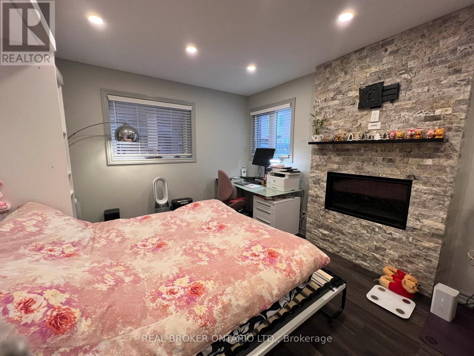 70 Juglans Crescent, Whitchurch-Stouffville, Ontario  L4A 1S5 - Photo 7 - N12822824