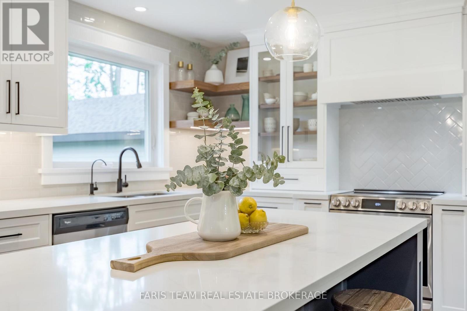 8 Malta Crescent, Springwater, Ontario  L9X 0P2 - Photo 8 - S12822778