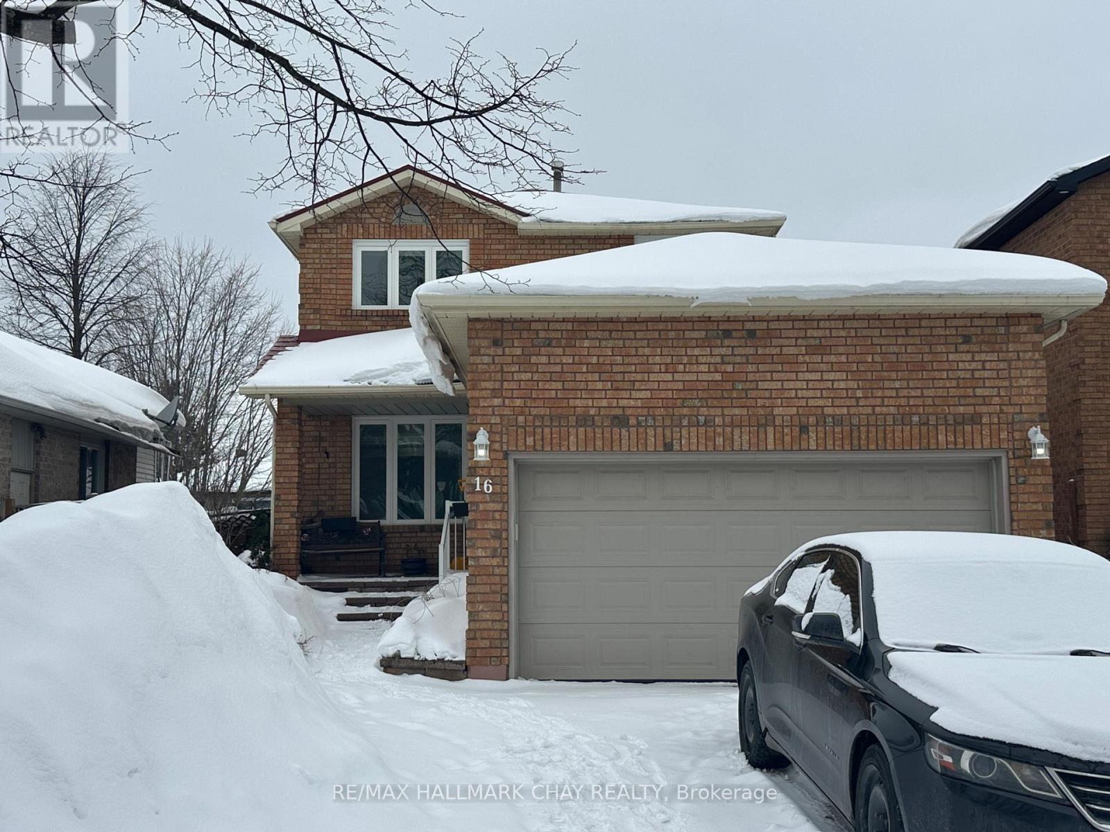 Upper - 16 Cuthbert Street, Barrie, Ontario  L4N 6X7 - Photo 1 - S12822808