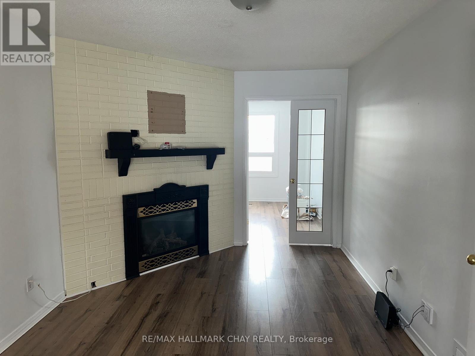 Upper - 16 Cuthbert Street, Barrie, Ontario  L4N 6X7 - Photo 10 - S12822808