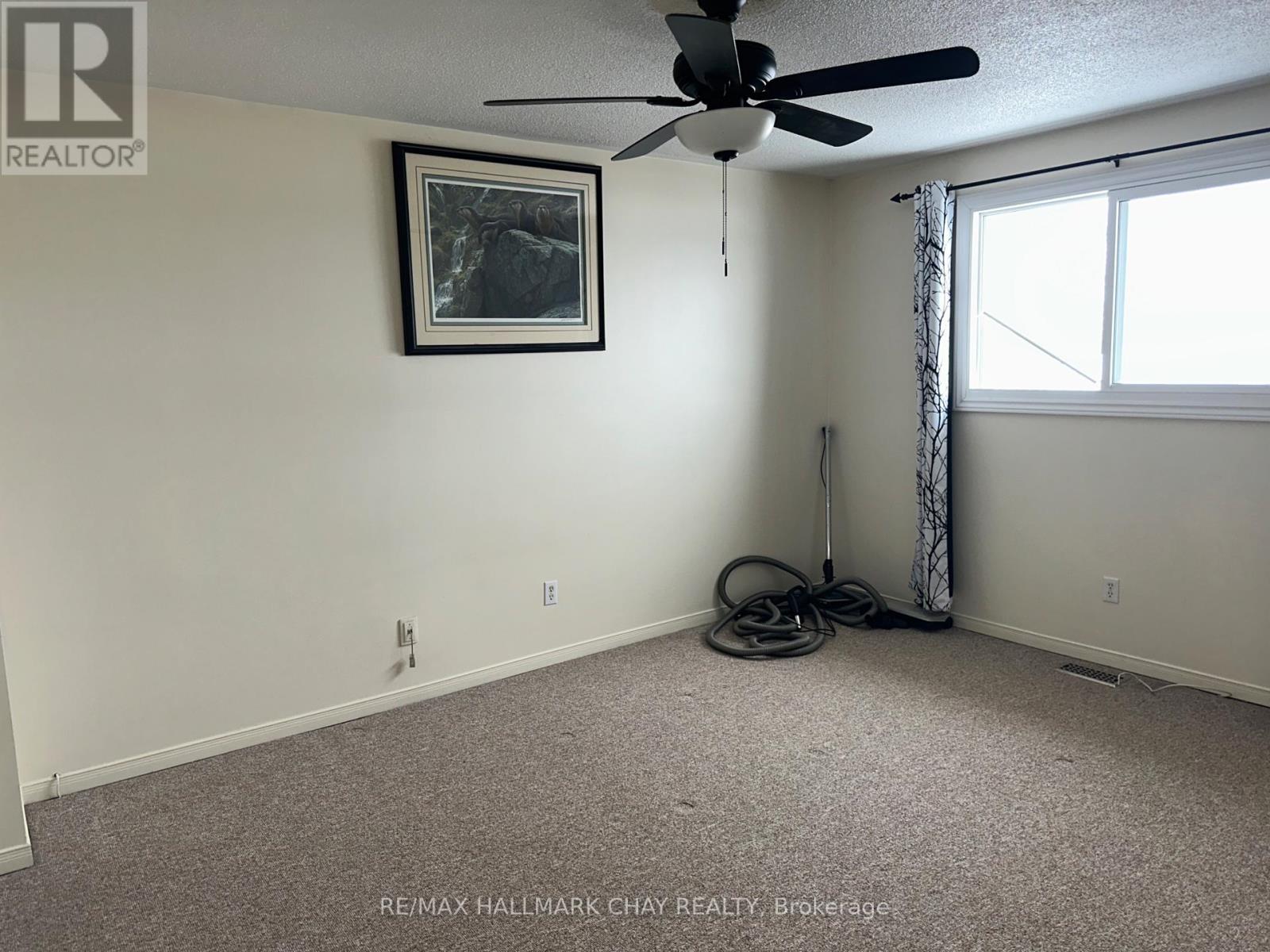 Upper - 16 Cuthbert Street, Barrie, Ontario  L4N 6X7 - Photo 12 - S12822808