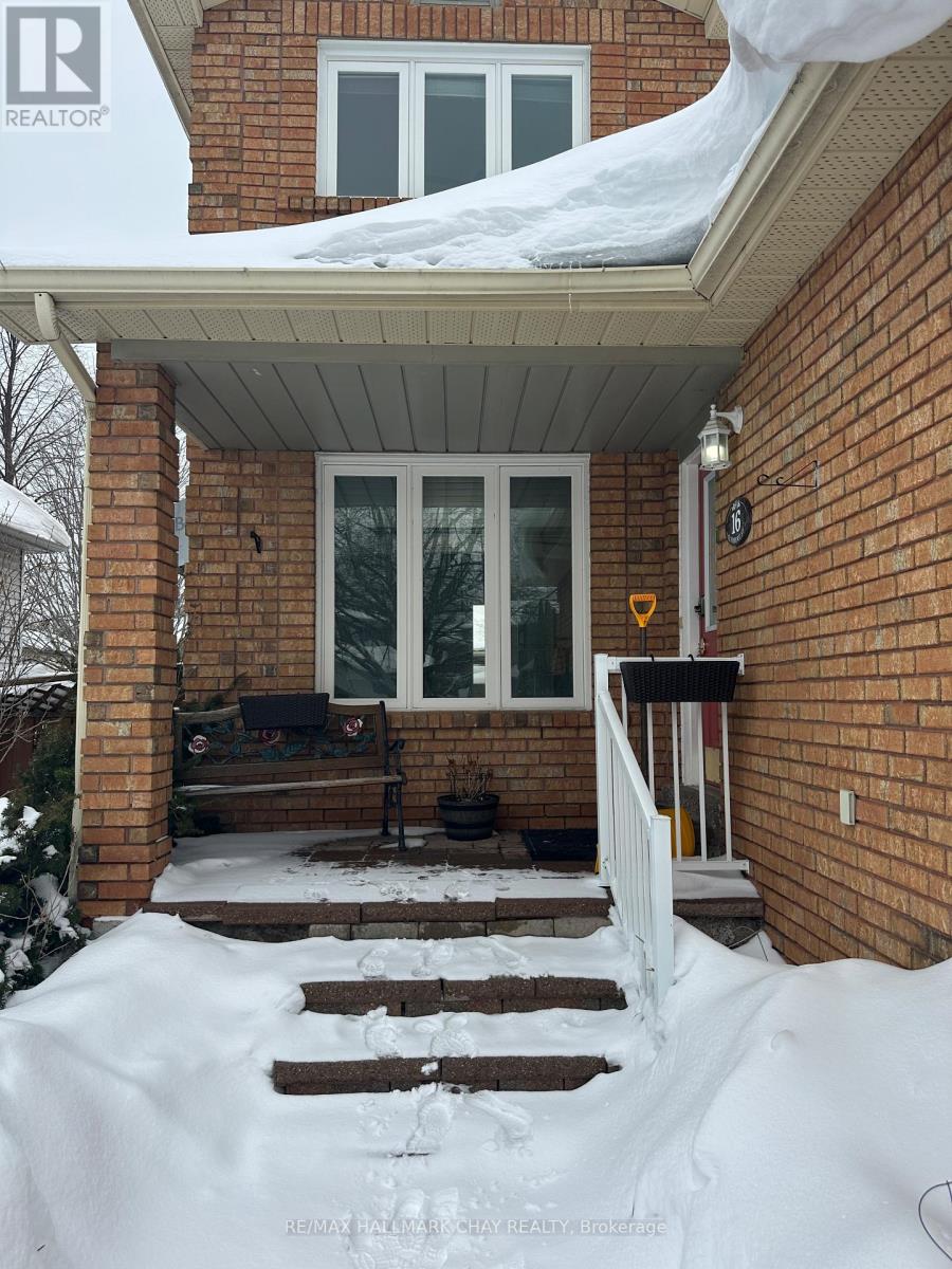 Upper - 16 Cuthbert Street, Barrie, Ontario  L4N 6X7 - Photo 2 - S12822808