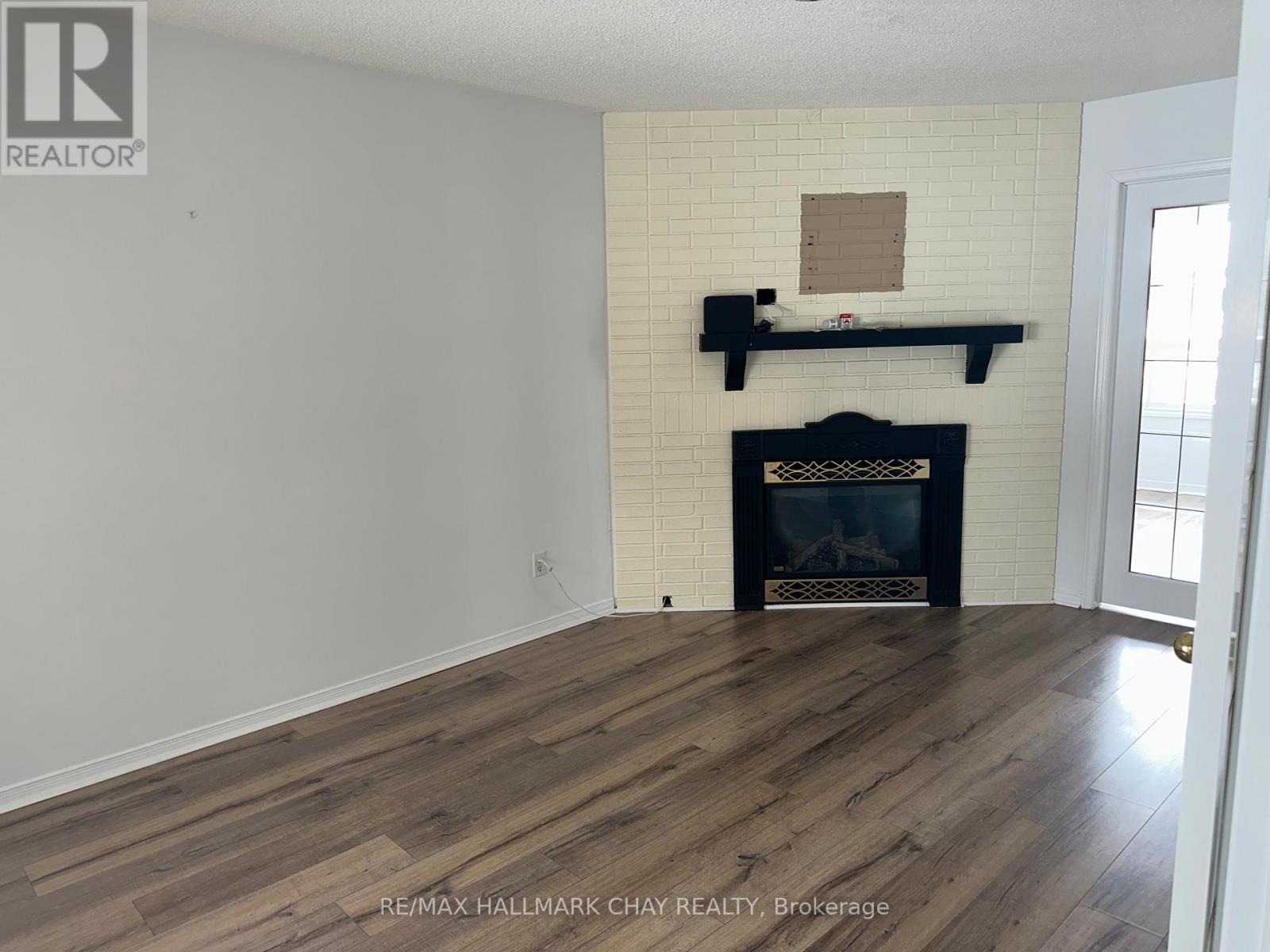 Upper - 16 Cuthbert Street, Barrie, Ontario  L4N 6X7 - Photo 8 - S12822808