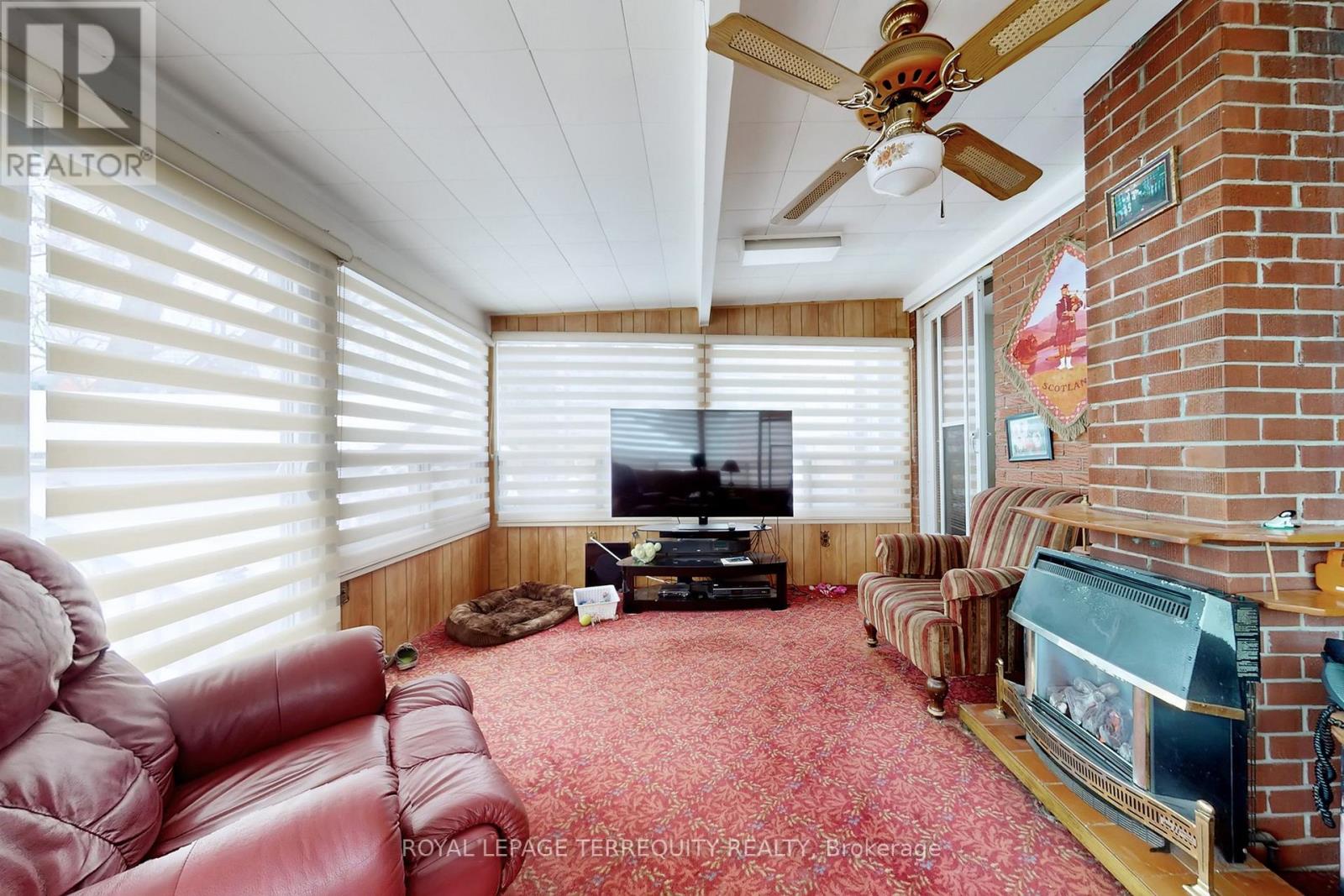 39 Coules Court, Toronto, Ontario  M8W 2N8 - Photo 9 - W12817384