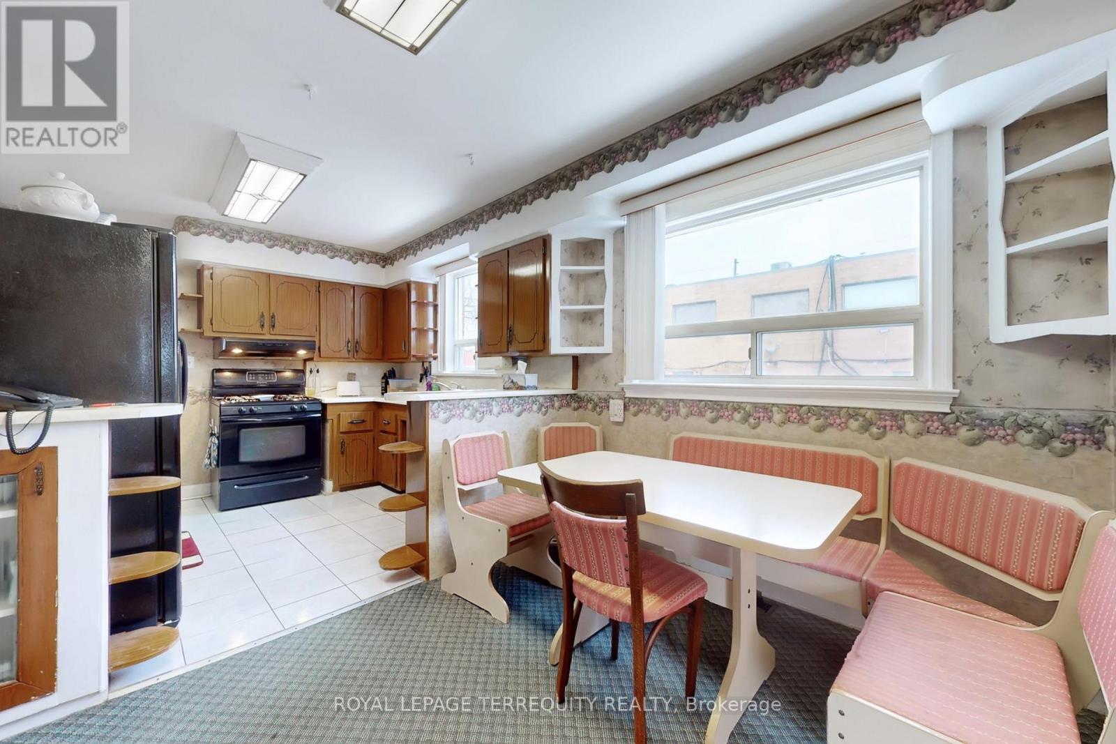 39 Coules Court, Toronto, Ontario  M8W 2N8 - Photo 20 - W12817384