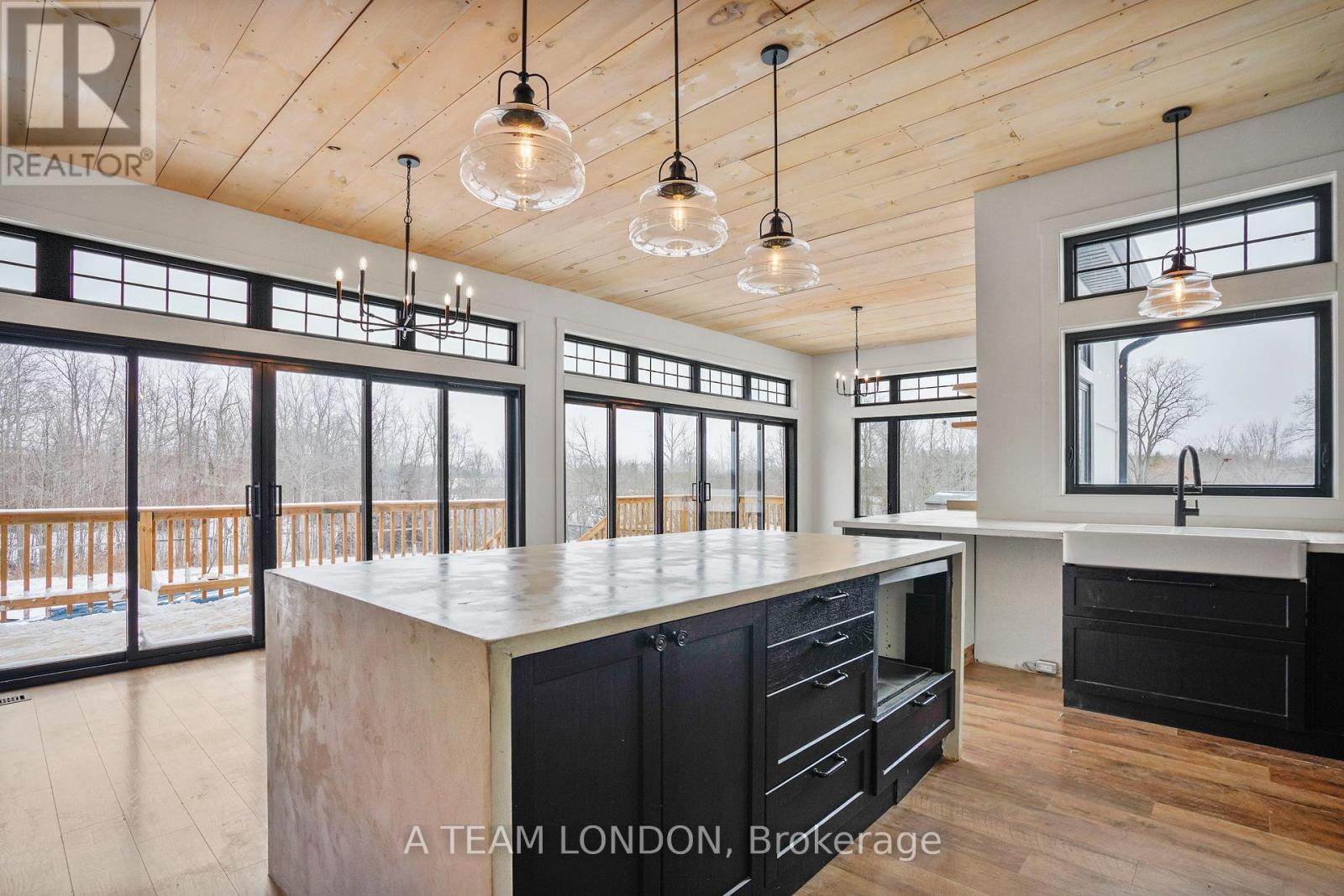 21298 Springfield Road, Southwest Middlesex, Ontario  N0L 1T0 - Photo 16 - X12679442