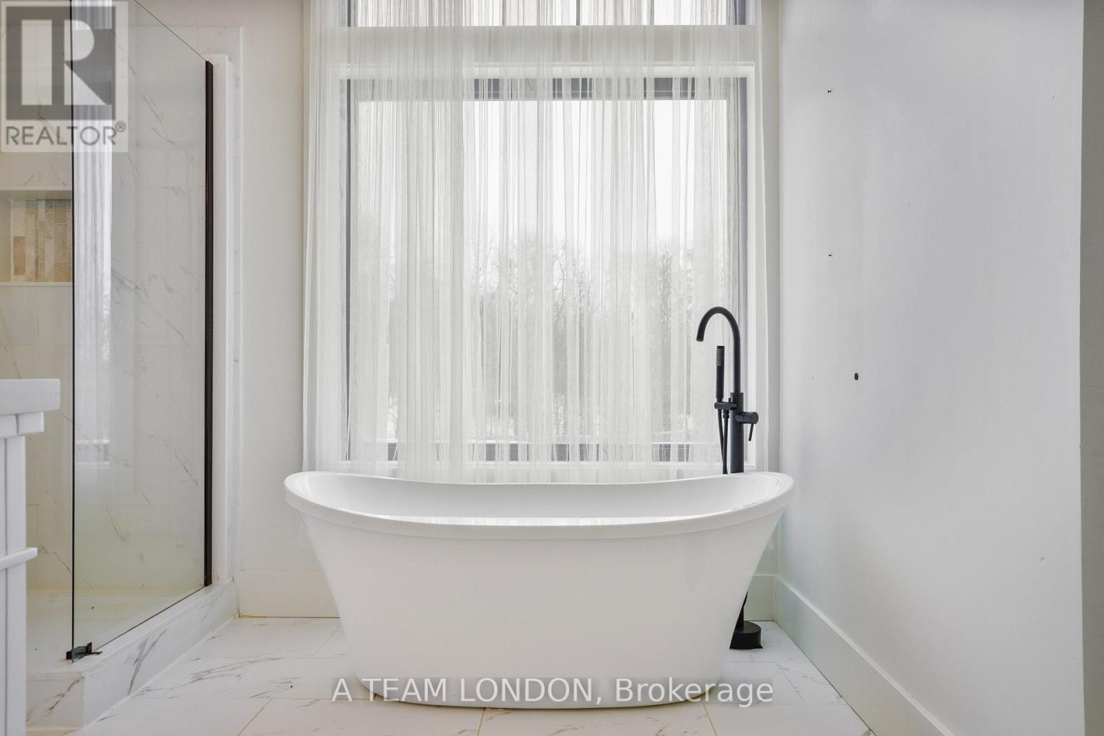 21298 Springfield Road, Southwest Middlesex, Ontario  N0L 1T0 - Photo 34 - X12679442