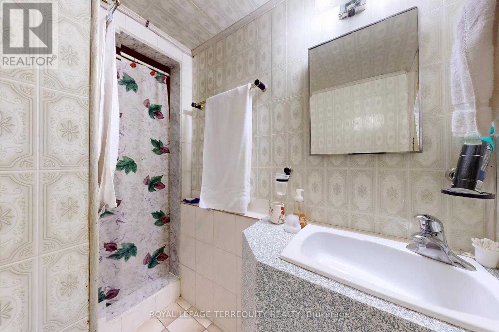 39 Coules Court, Toronto, Ontario  M8W 2N8 - Photo 43 - W12817384