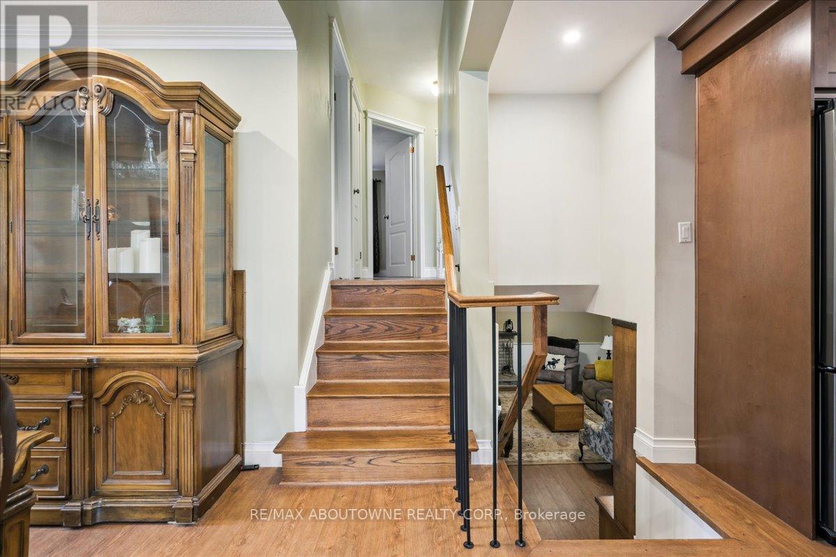 2033 Saxon Road, Oakville, Ontario  L6L 2V1 - Photo 20 - W12822550