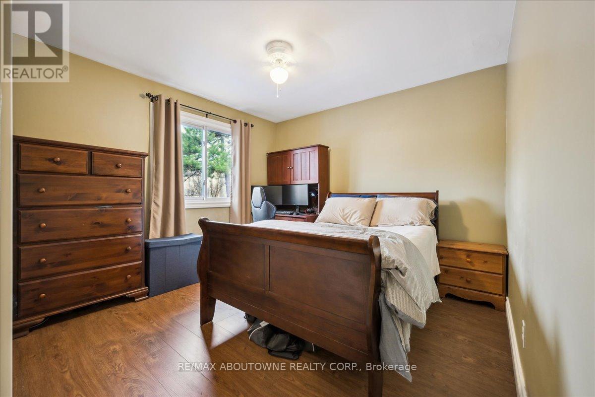 2033 Saxon Road, Oakville, Ontario  L6L 2V1 - Photo 23 - W12822550