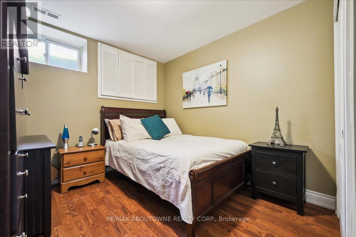 2033 Saxon Road, Oakville, Ontario  L6L 2V1 - Photo 31 - W12822550